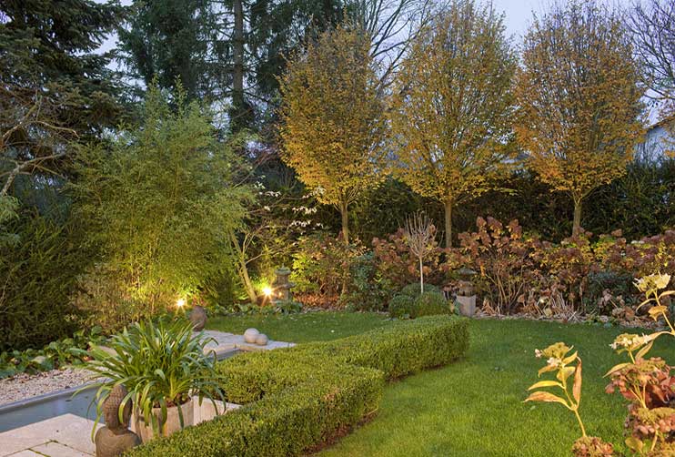 Petra Hirsch - Gartenplanung - Kleiner Garten in Weiß