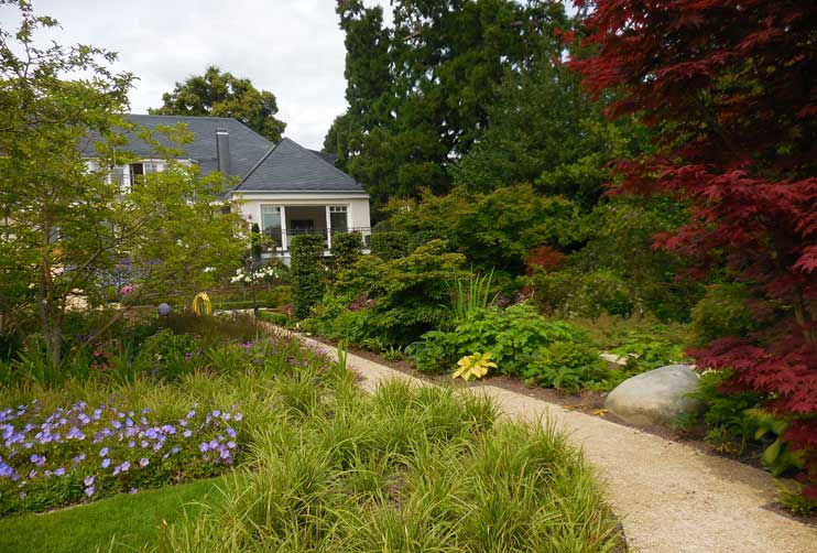 Petra Hirsch - Gartenplanung - Villengarten mit Schwung