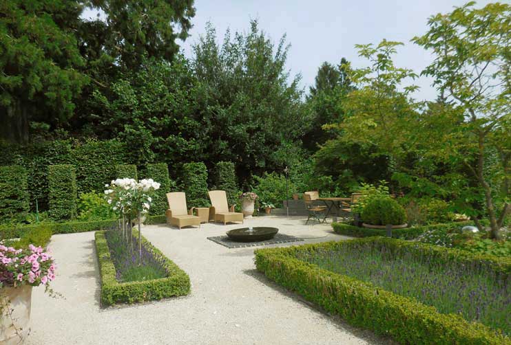 Petra Hirsch - Gartenplanung - Villengarten mit Schwung