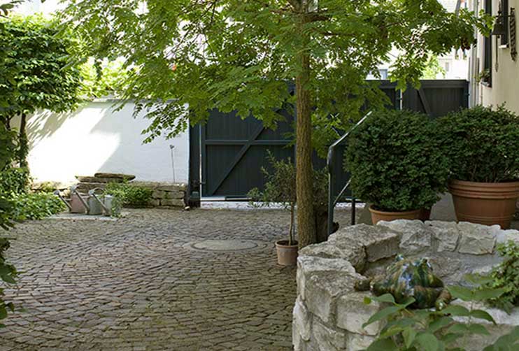 Petra Hirsch - Gartenplanung - Hofgarten im Rheingau